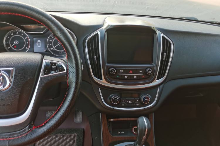 Used Baojun 560 2017 Rhythmic Edition 1.8L iAMT Prestige Model Audio And AC Panel