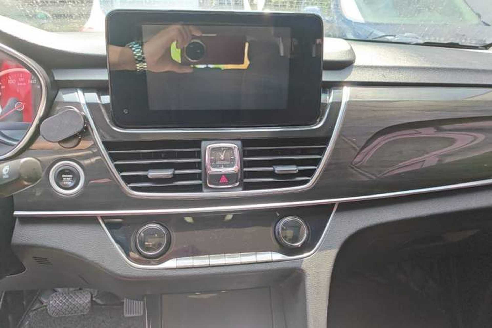 Used Baojun 560 2017 1.5T DCT Flagship Model 7 Seats Audio And AC Panel