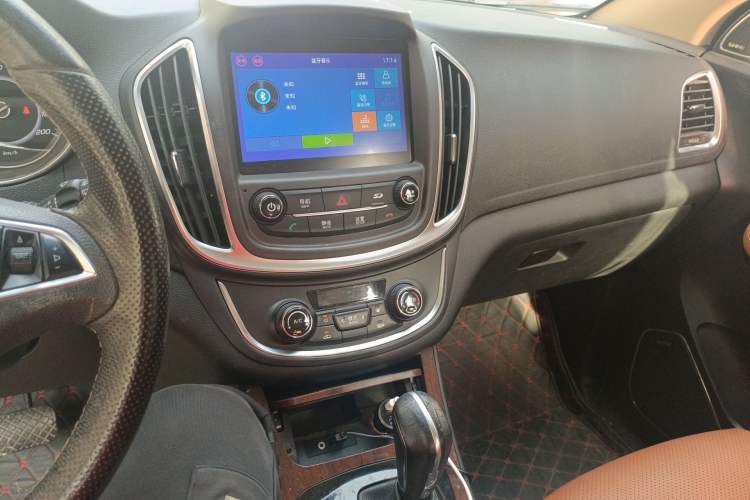 Used Baojun 560 2017 Rhythmic Edition 1.8L iAMT Prestige Model Audio And AC Panel
