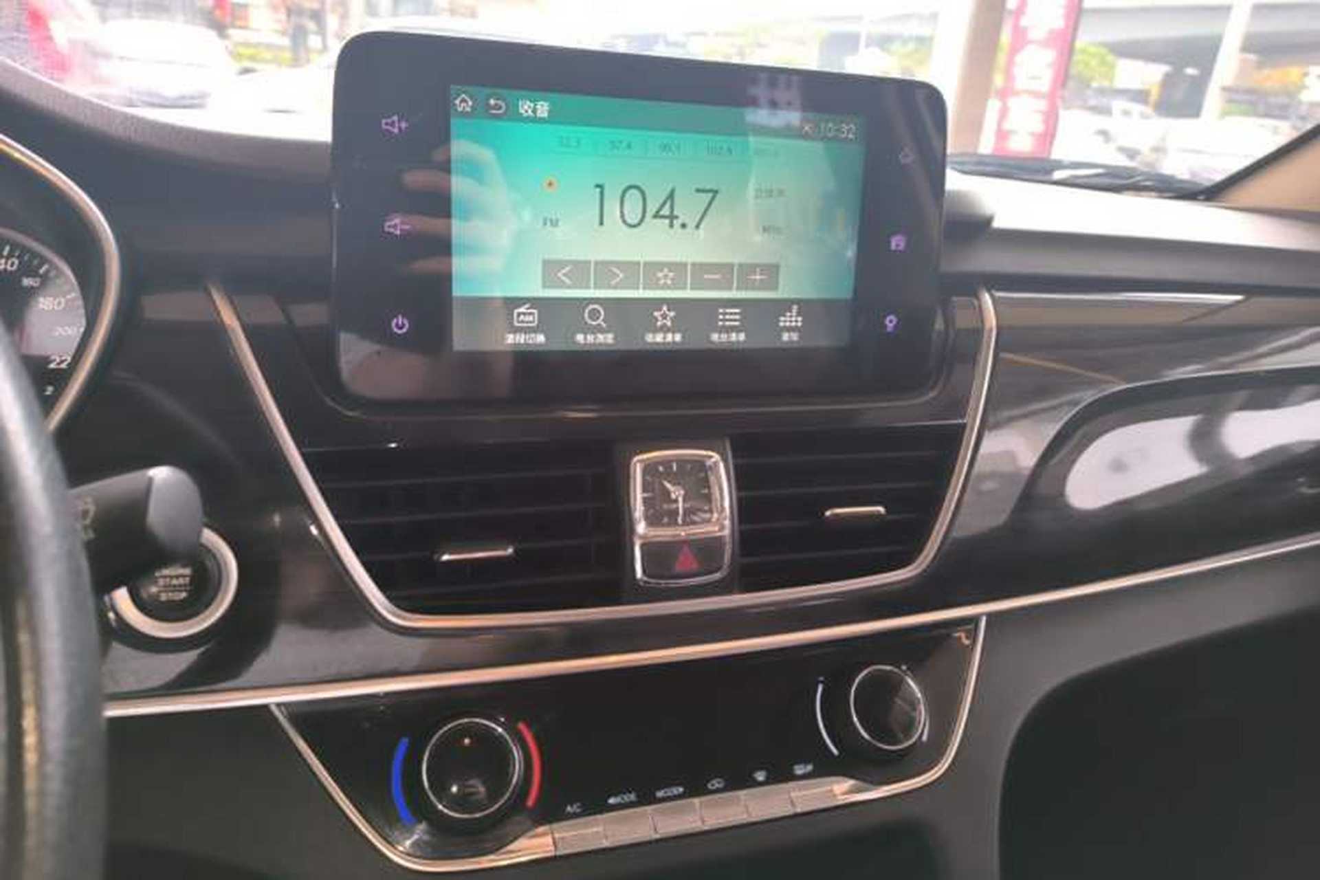 Used Baojun 560 2017 1.5T DCT Prestige Edition Audio And AC Panel