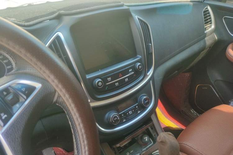 Used Baojun 560 2017 Rhythmic Edition 1.8L iAMT Prestige Model Audio And AC Panel