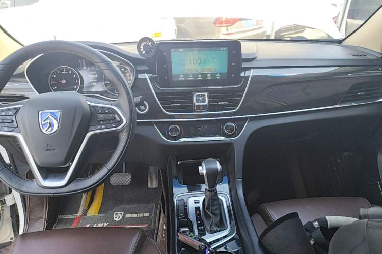 Used Baojun 560 2017 1.5T DCT Flagship Model 7 Seats Audio And AC Panel