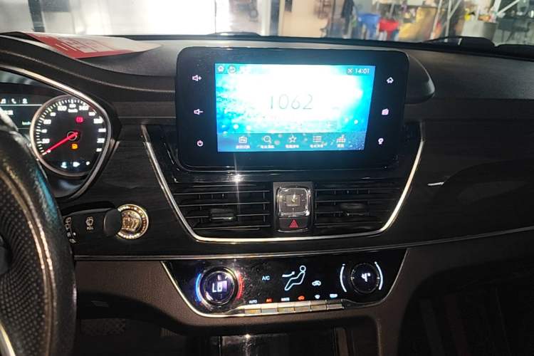 Used Baojun 560 2017 1.5T DCT Flagship Model Audio And AC Panel