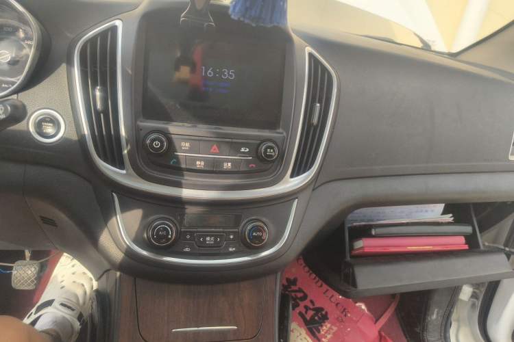 Used Baojun 560 2017 Rhythmic Edition 1.5T Manual Premium Model Audio And AC Panel
