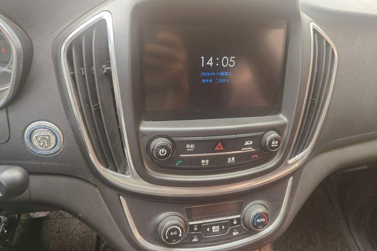 Used Baojun 560 2017 Rhythmic Edition 1.5T Manual Premium Model Audio And AC Panel