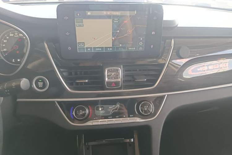 Used Baojun 560 2017 1.5T DCT Flagship Model Audio And AC Panel