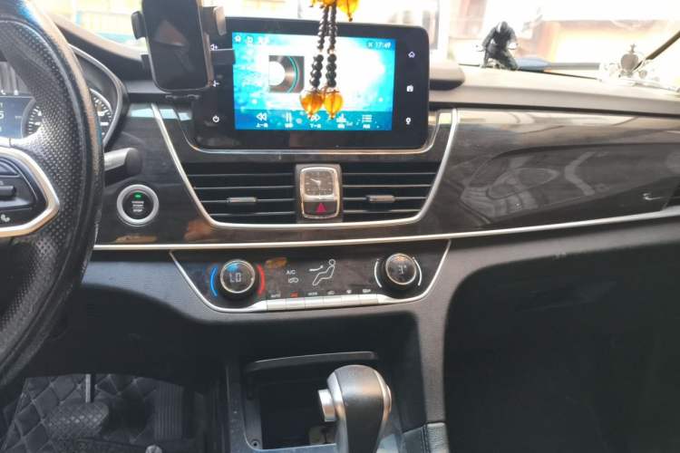 Used Baojun 560 2017 1.5T DCT Flagship Model Audio And AC Panel