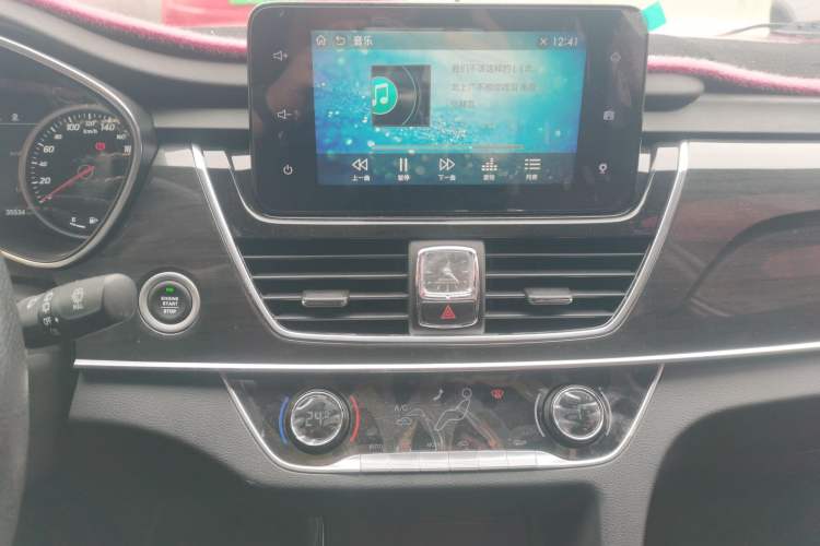 Used Baojun 560 2017 1.5T DCT Flagship Model Audio And AC Panel