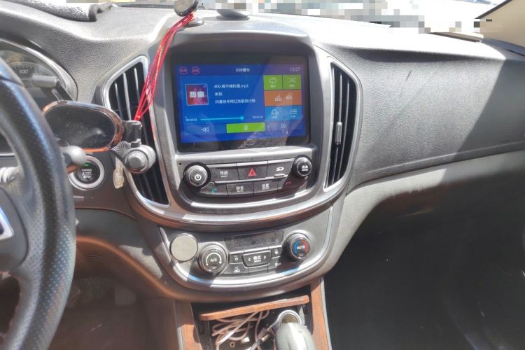 Used Baojun 560 2017 Rhythmic Edition 1.8L iAMT Prestige Model Audio And AC Panel