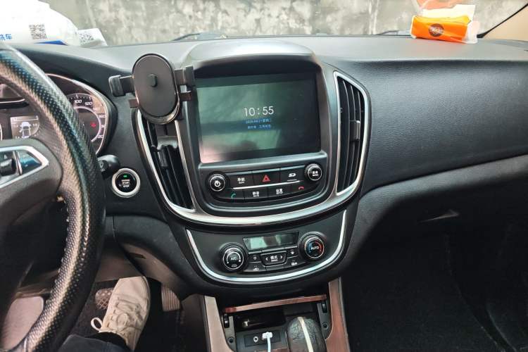 Used Baojun 560 2017 Rhythmic Edition 1.8L iAMT Prestige Model Audio And AC Panel