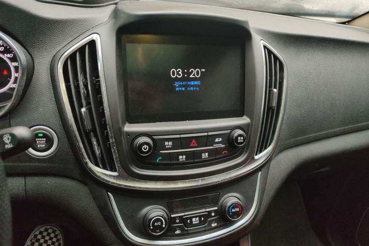 Used Baojun 560 2017 Rhythmic Edition 1.8L iAMT Prestige Model Audio And AC Panel