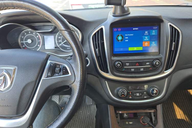 Used Baojun 560 2017 Rhythmic Edition 1.5T Manual Premium Model Audio And AC Panel