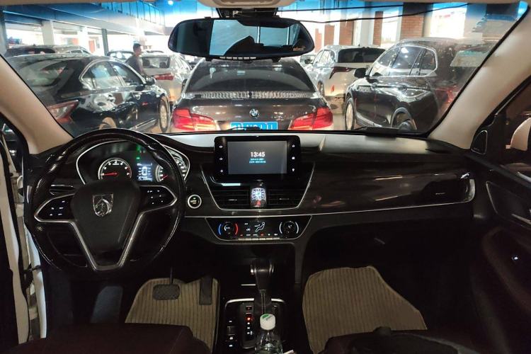 Used Baojun 560 2017 1.5T DCT Prestige Edition Center Console