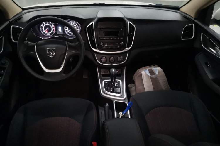 Used Baojun 560 2017 1.8L iAMT Comfort Model Center Console