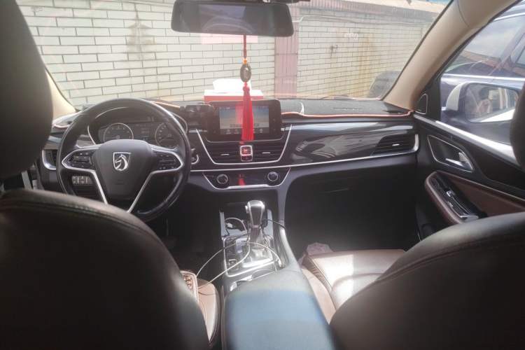 Used Baojun 560 2017 1.5T DCT Flagship Model Center Console