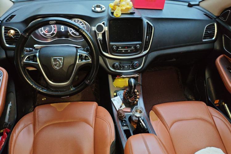 Used Baojun 560 2017 Rhythmic Edition 1.8L iAMT Prestige Model Center Console