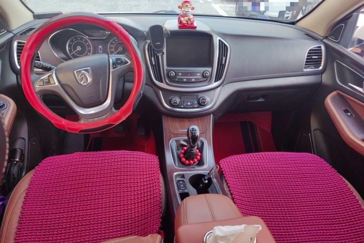 Used Baojun 560 2017 Rhythmic Edition 1.5T Manual Premium Model Center Console