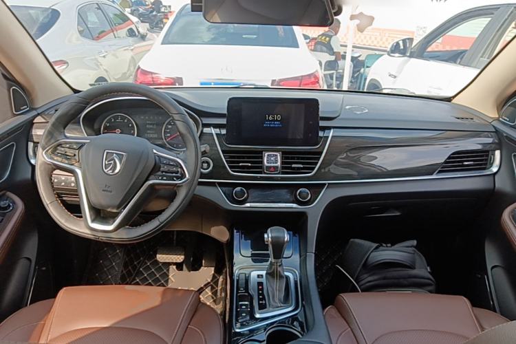 Used Baojun 560 2017 1.5T DCT Flagship Model 7 Seats Center Console