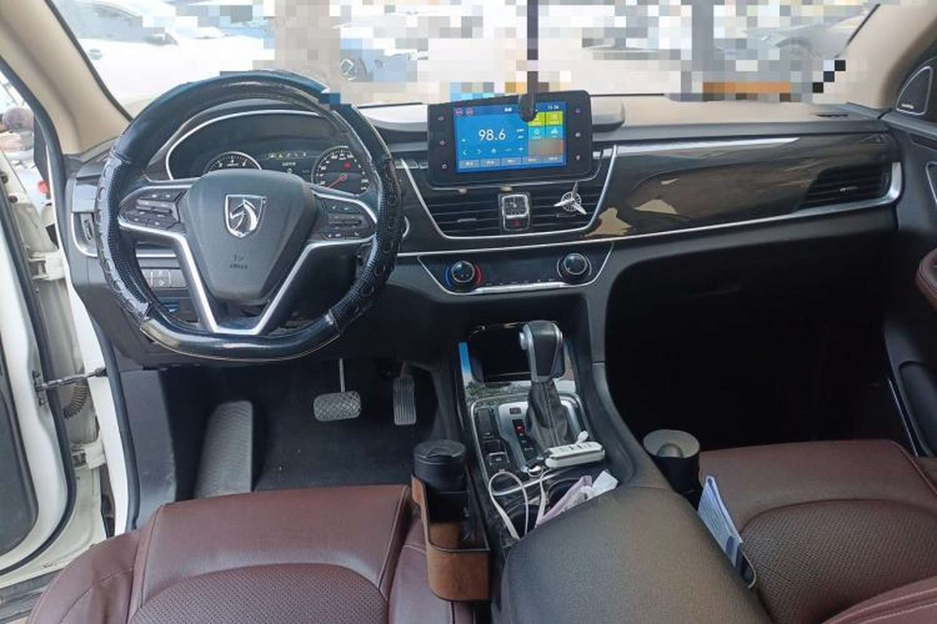 Used Baojun 560 2017 1.5T DCT Flagship Model 7 Seats Center Console