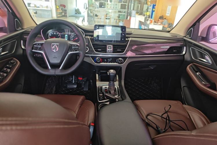 Used Baojun 560 2017 1.5T DCT Flagship Model 7 Seats Center Console