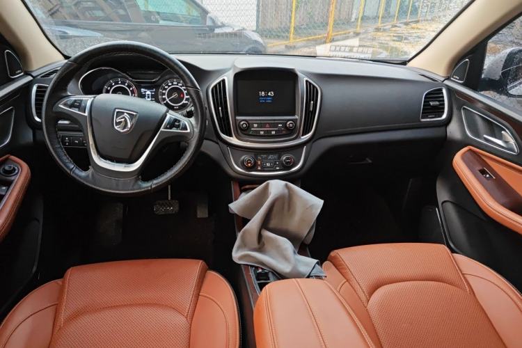 Used Baojun 560 2017 Rhythmic Edition 1.8L iAMT Prestige Model Center Console