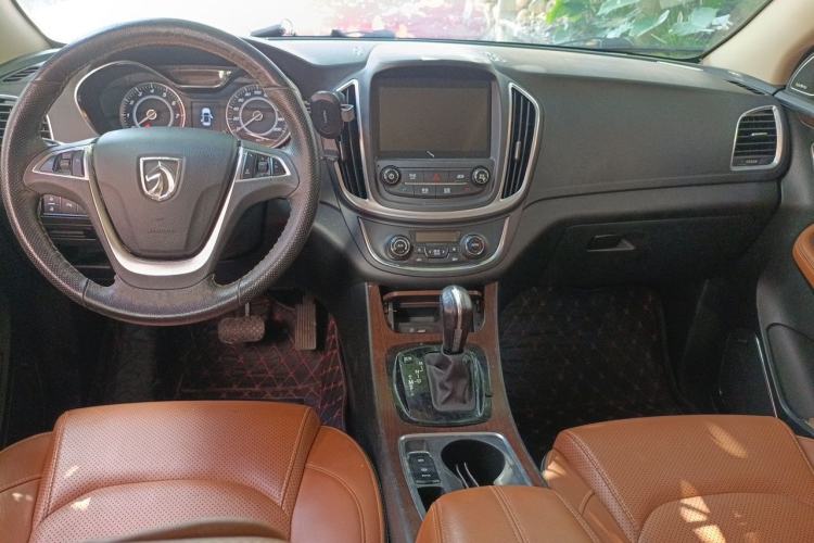 Used Baojun 560 2017 Rhythmic Edition 1.8L iAMT Prestige Model Center Console