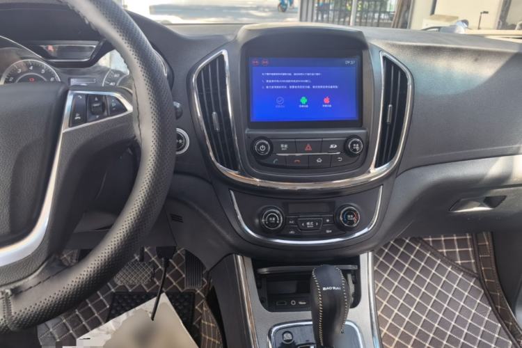 Used Baojun 560 2017 Rhythmic Edition 1.8L iAMT Prestige Model Center Console