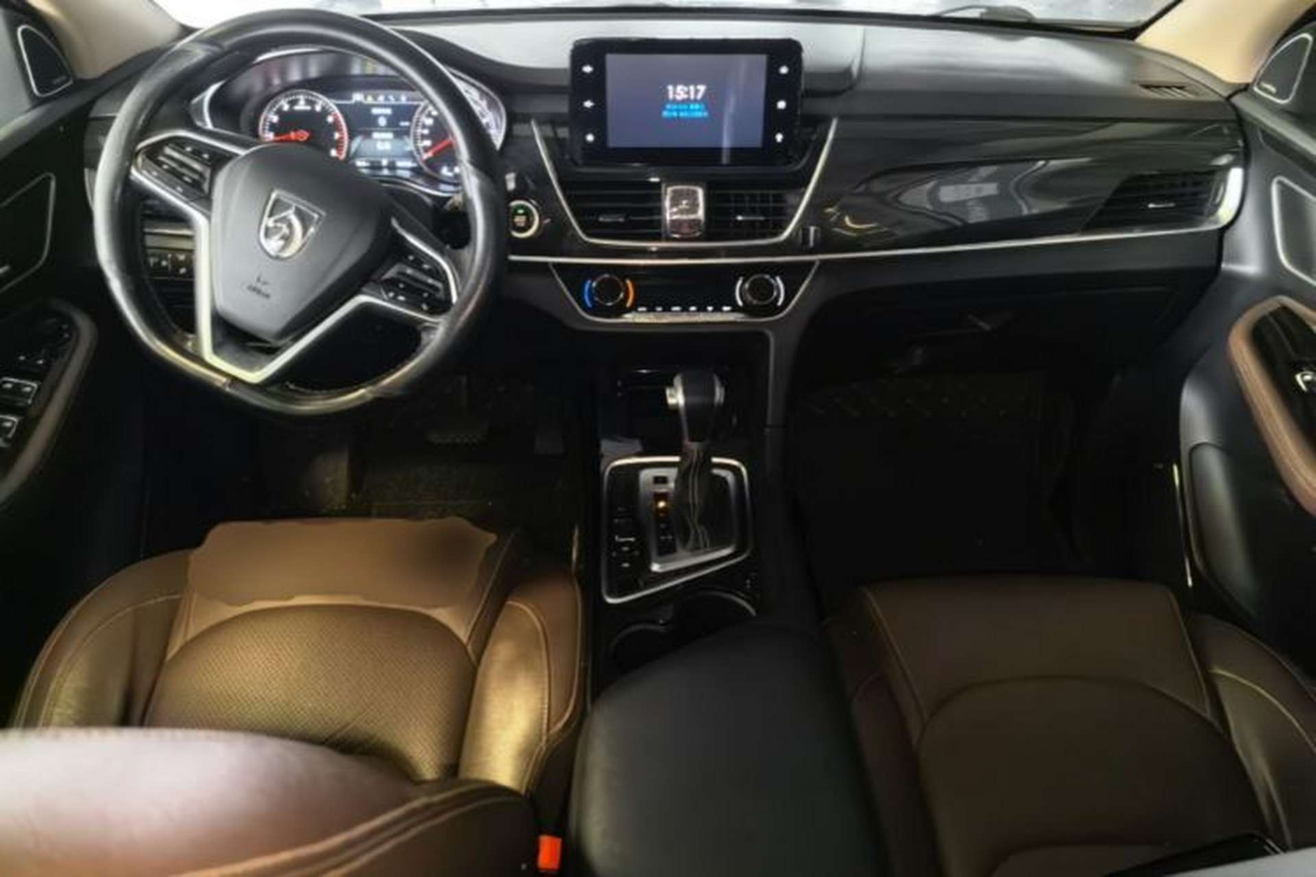 Used Baojun 560 2017 1.5T DCT Flagship Model 7 Seats Center Console