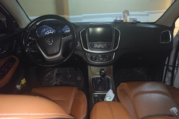 Used Baojun 560 2017 Rhythmic Edition 1.5T Manual Premium Model Center Console