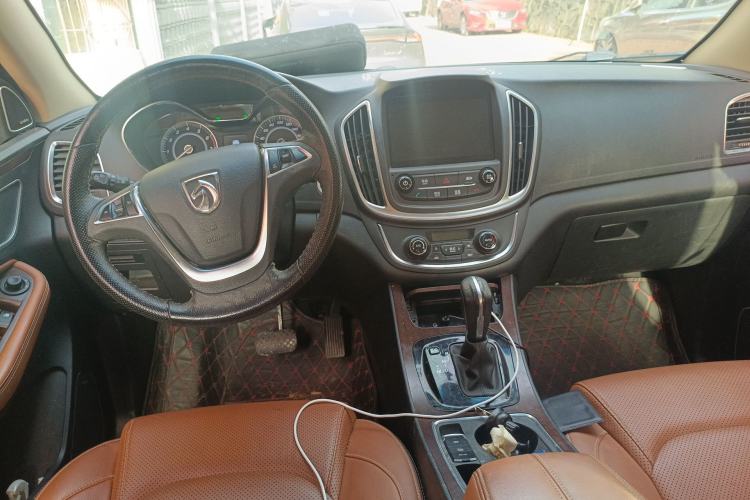Used Baojun 560 2017 Rhythmic Edition 1.8L iAMT Prestige Model Center Console