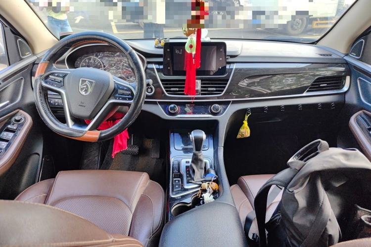 Used Baojun 560 2017 1.5T DCT Flagship Model 7 Seats Center Console