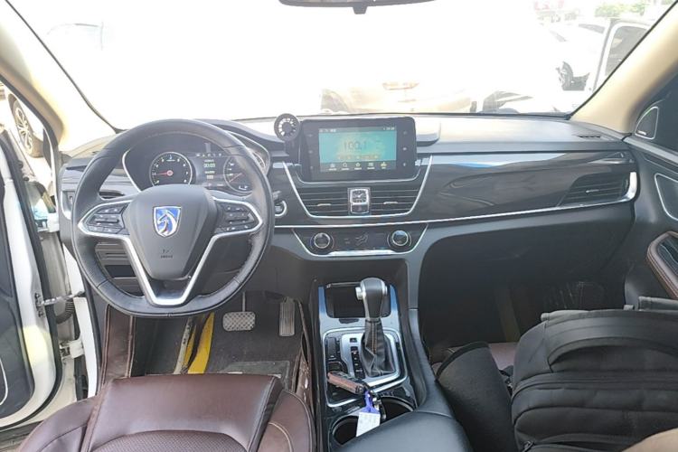 Used Baojun 560 2017 1.5T DCT Flagship Model 7 Seats Center Console
