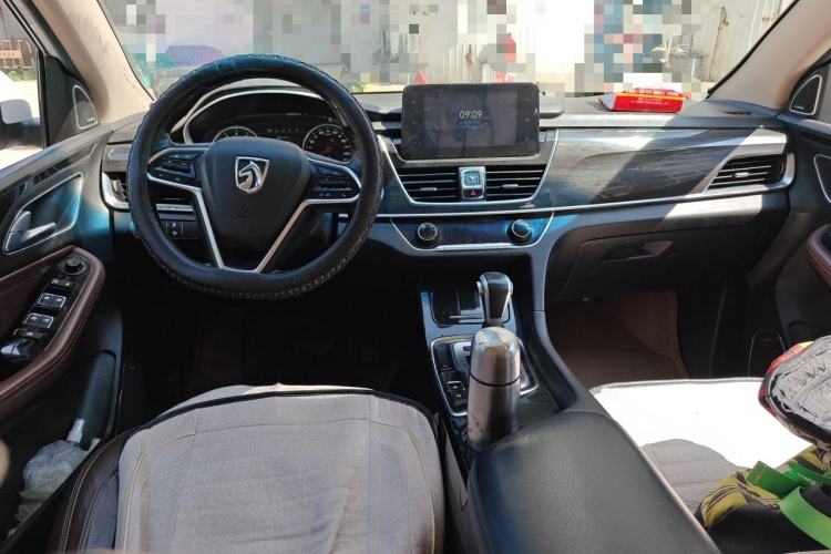 Used Baojun 560 2017 1.5T DCT Flagship Model Center Console