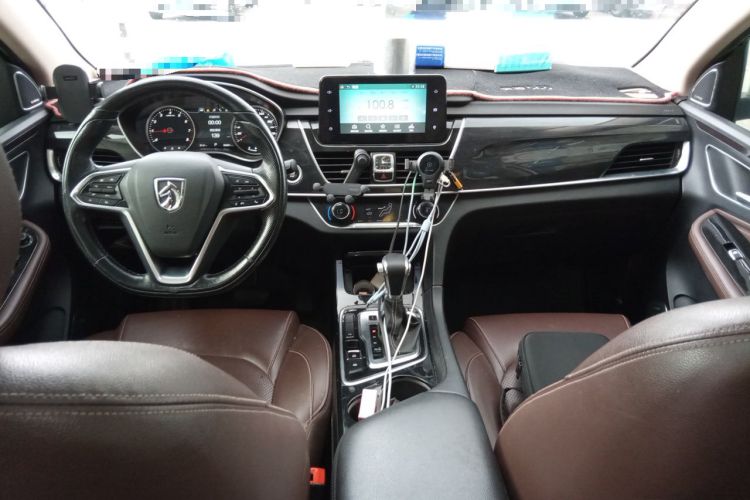 Used Baojun 560 2017 1.5T DCT Flagship Model Center Console
