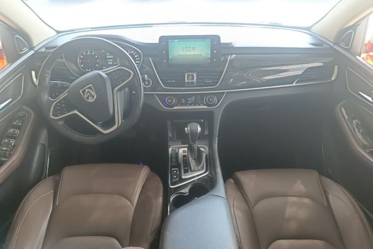 Used Baojun 560 2017 1.5T DCT Flagship Model Center Console