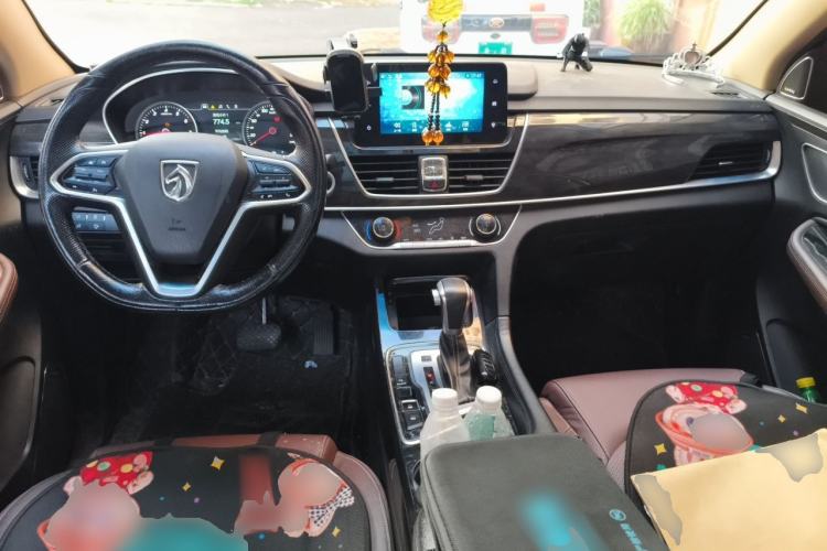 Used Baojun 560 2017 1.5T DCT Flagship Model Center Console