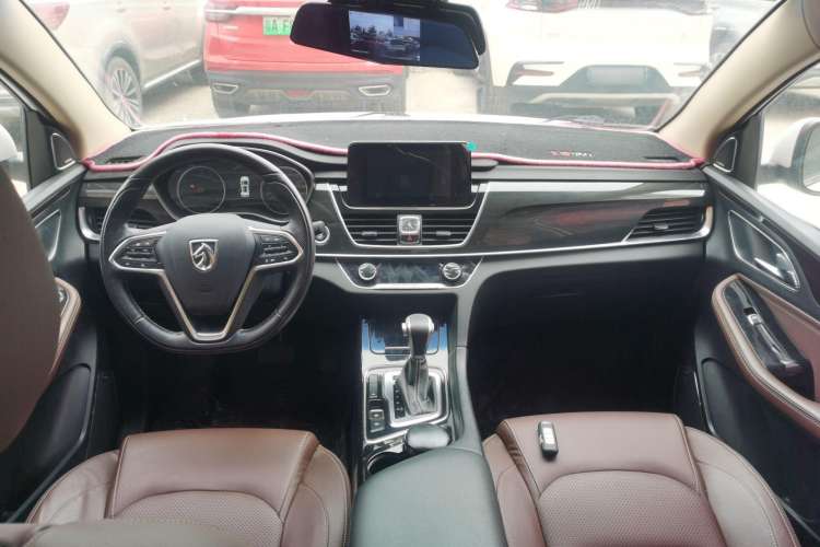 Used Baojun 560 2017 1.5T DCT Flagship Model Center Console