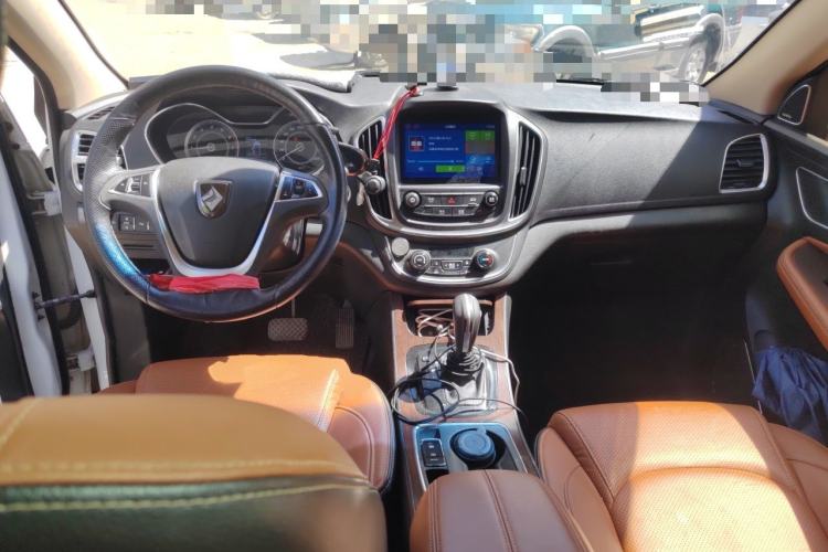 Used Baojun 560 2017 Rhythmic Edition 1.8L iAMT Prestige Model Center Console