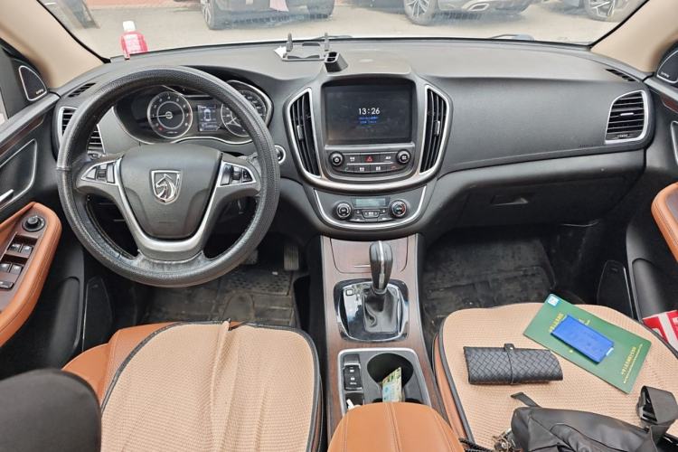 Used Baojun 560 2017 Rhythmic Edition 1.8L iAMT Prestige Model Center Console