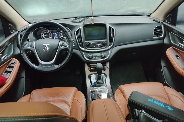 Used Baojun 560 2017 Rhythmic Edition 1.8L iAMT Prestige Model Center Console