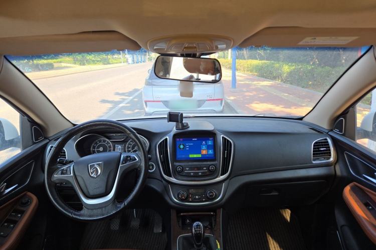 Used Baojun 560 2017 Rhythmic Edition 1.5T Manual Premium Model Center Console