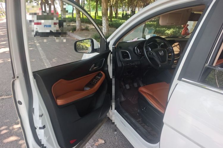 Used Baojun 560 2017 Rhythmic Edition 1.5T Manual Premium Model Driver Seat