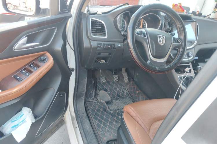 Used Baojun 560 2017 Rhythmic Edition 1.5T Manual Premium Model Driver Seat