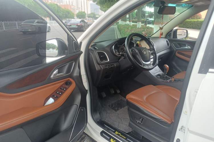 Used Baojun 560 2017 Rhythmic Edition 1.5T Manual Premium Model Driver Seat
