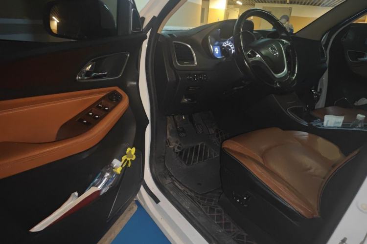Used Baojun 560 2017 Rhythmic Edition 1.5T Manual Premium Model Driver Seat