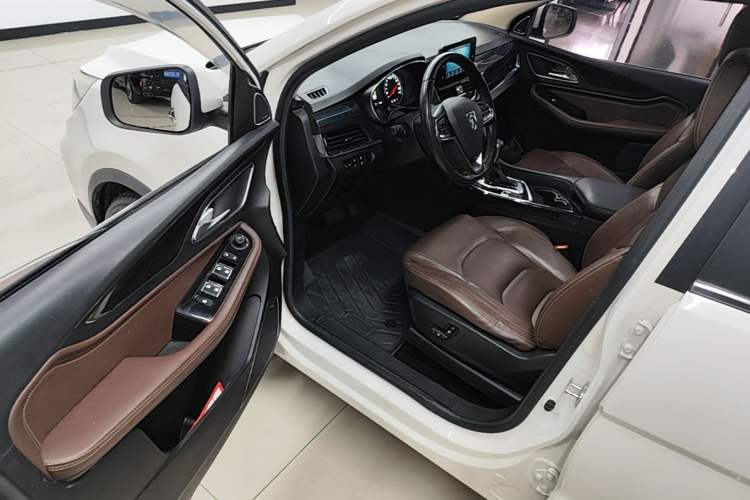 Used Baojun 560 2017 1.5T DCT Flagship Model Driver Seat