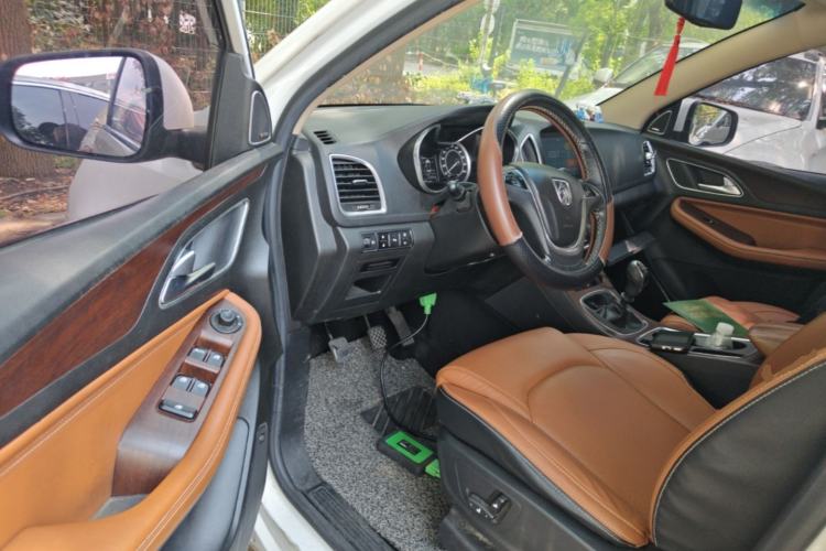 Used Baojun 560 2017 Rhythmic Edition 1.5T Manual Premium Model Driver Seat