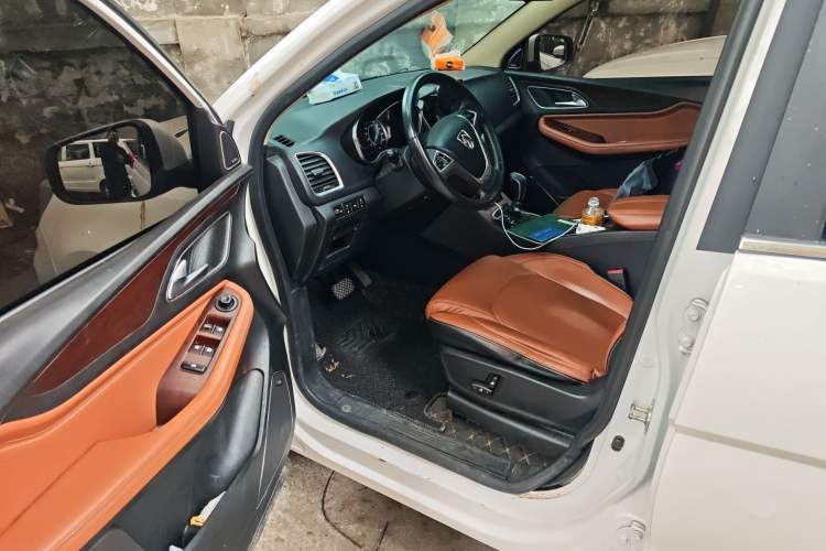 Used Baojun 560 2017 Rhythmic Edition 1.8L iAMT Prestige Model Driver Seat