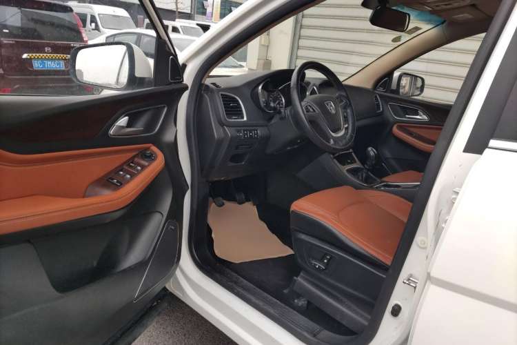 Used Baojun 560 2017 Rhythmic Edition 1.5T Manual Premium Model Driver Seat