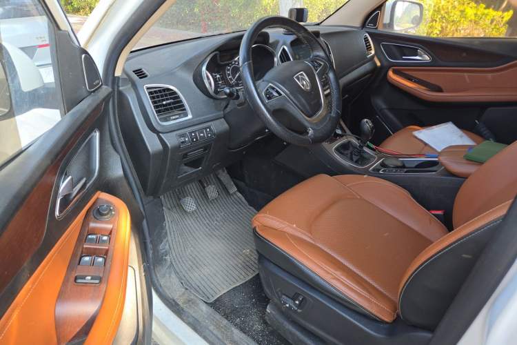 Used Baojun 560 2017 Rhythmic Edition 1.5T Manual Premium Model Driver Seat